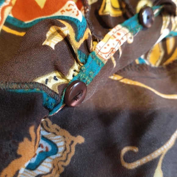 Violet & Claire Ruffle Button up Blouse Size Large - Picture 8 of 8